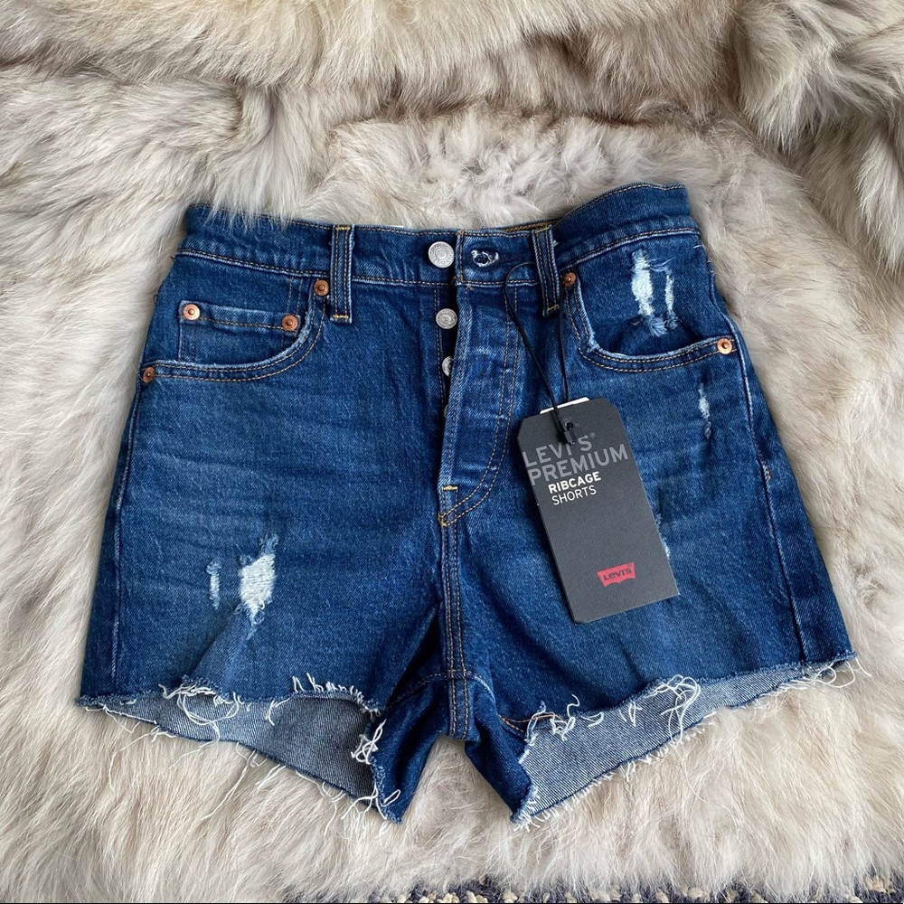 Levi’s Ribcage High Rise Mom 90s Shorts 25 in